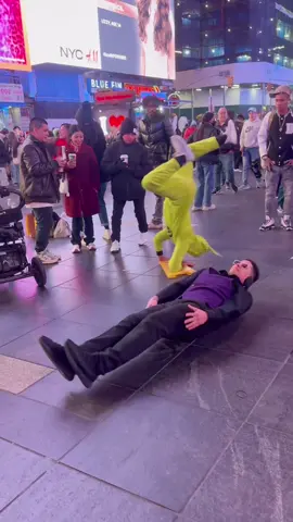 Replying to @jennylover696969 lombriz in times square is wild! 😅🪱🔥#nyc @Carlwinz_Official #lombrizsando #fypシ  • 🎥@JOSE 