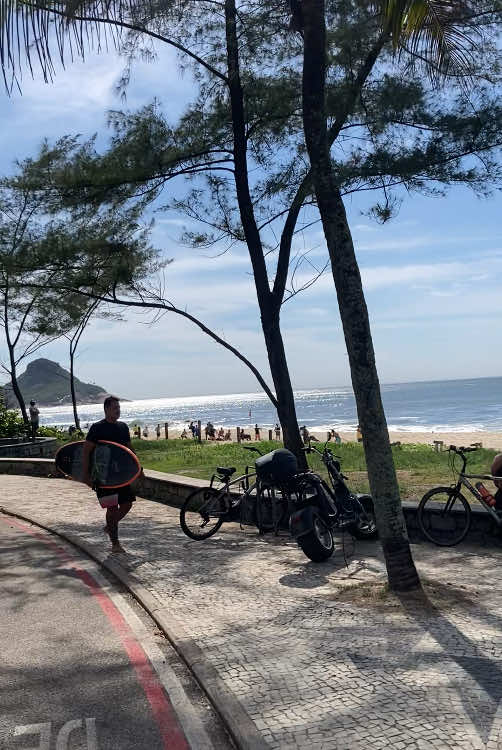 Uma manhã de caminhada nessa cidade maravilhosa! 🙏🏽☀️🏃🏽‍♂️ . . #riodejaneiro #Running #walking #runner #errejota #explore #explorepage #fyp #fy #carioca #recreiodosbandeirantes #praiadamacumba #orla #beach #vibes #ocean #corrida #run #goodvibes #sunshine #Summer 