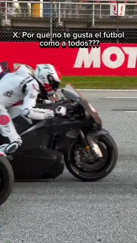 la adrenalina y la conexión directa con la velocidad te la da la pasión por las motos y que más adrenalina que Moto GP (vídeo a petición de mis seguidores) @jeremmypastor333 @ervinramcen #tik_tok #paratiiiiiiiiiiiiiiiiiiiiiiiiiiiiiii #viral #viral_video #fyp #minsed #autos #racing #motogp #matos #moto #biker #actitud #aura #yamaha #ktm #inspiracion #paratodoelmundo #ganador #ego #determinacion #cumpletussueños #pasion 