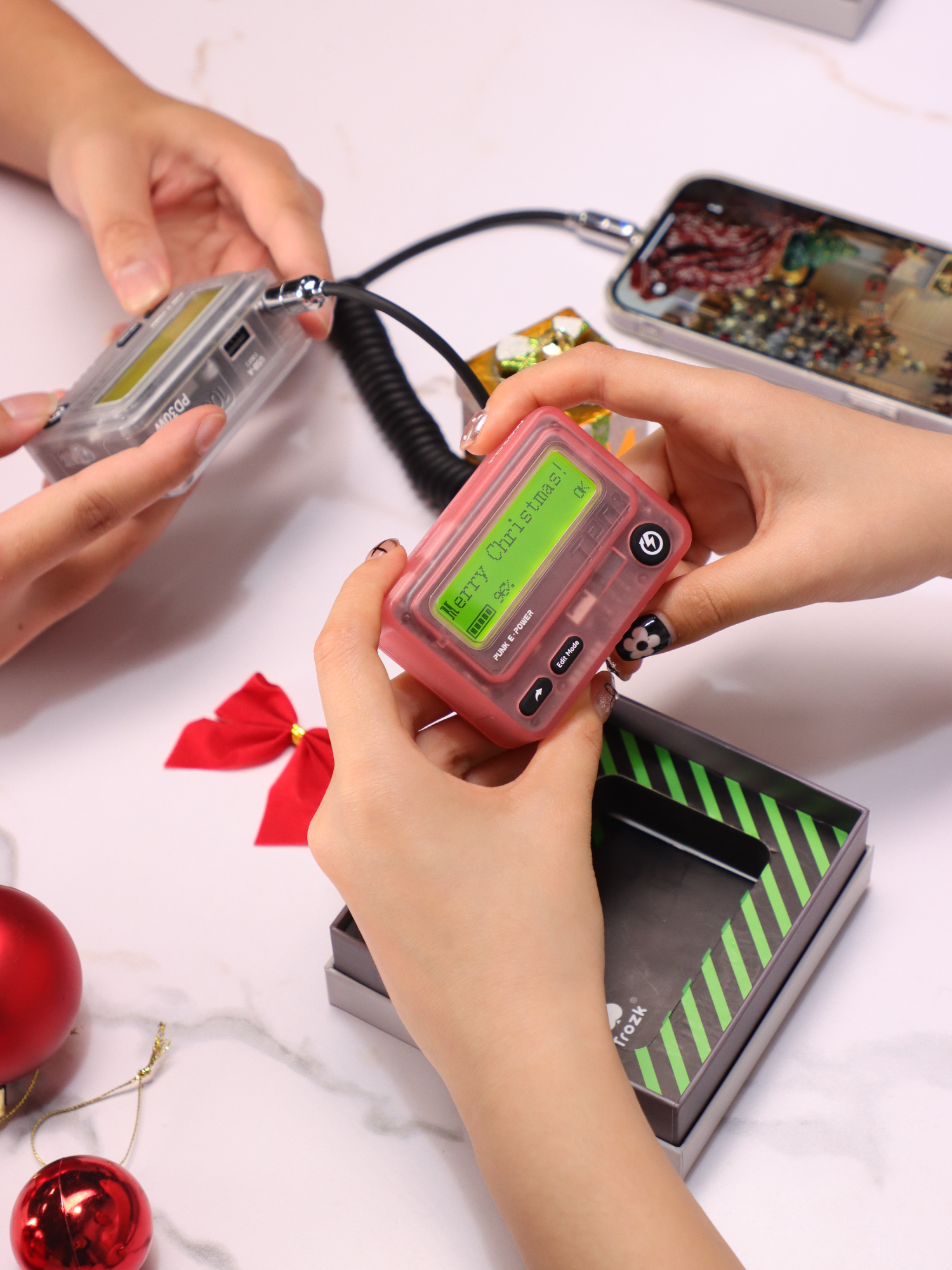 Looking for the perfect Christmas gift? Let us help! With a retro beeper design, this power bank is not only functional but also allows you to send messages to your loved ones.  Make this holiday season extra special with a gift that's as unique as it is practical! #trozk #trozkpower #powerbank #marrychristmas #gift #giftidea #Tech #technology #portable #GamerGirl #game