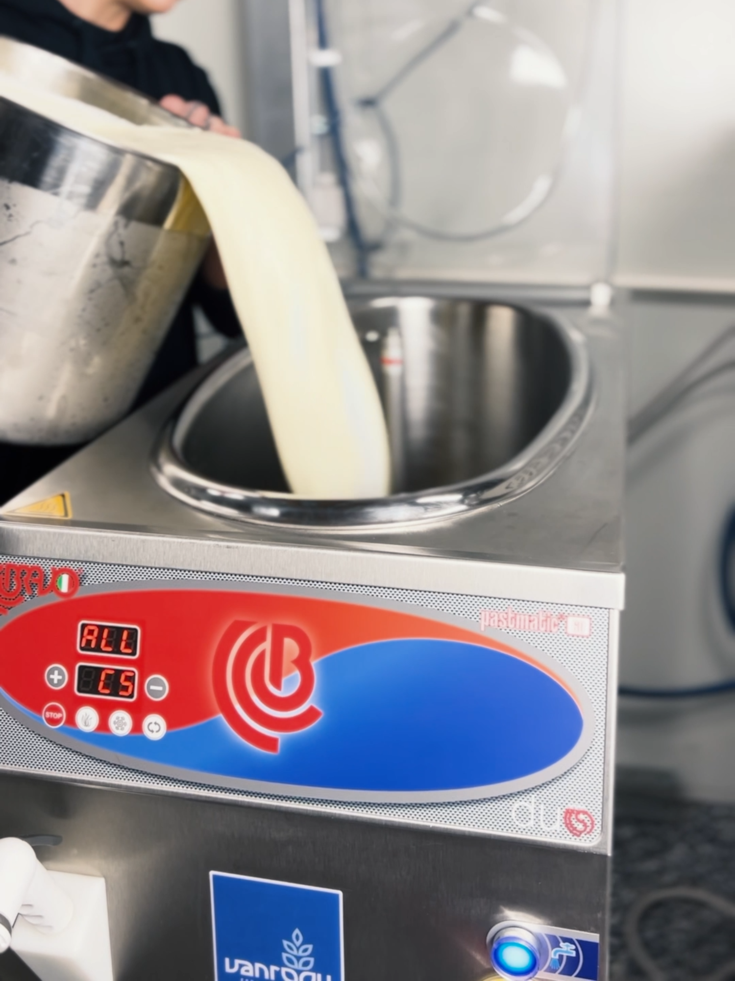 Did you know the Bravo Pastmatic Pasteuriser isn’t just for pasteurising? 🤯  We’ve also used it to create the world’s best chocolate milk (this claim was verified by our extremely unbiased testers 😉) #chocolatestrawberries #chocolatemilk #bakeryequipment #bakery #milk #milkrecipe