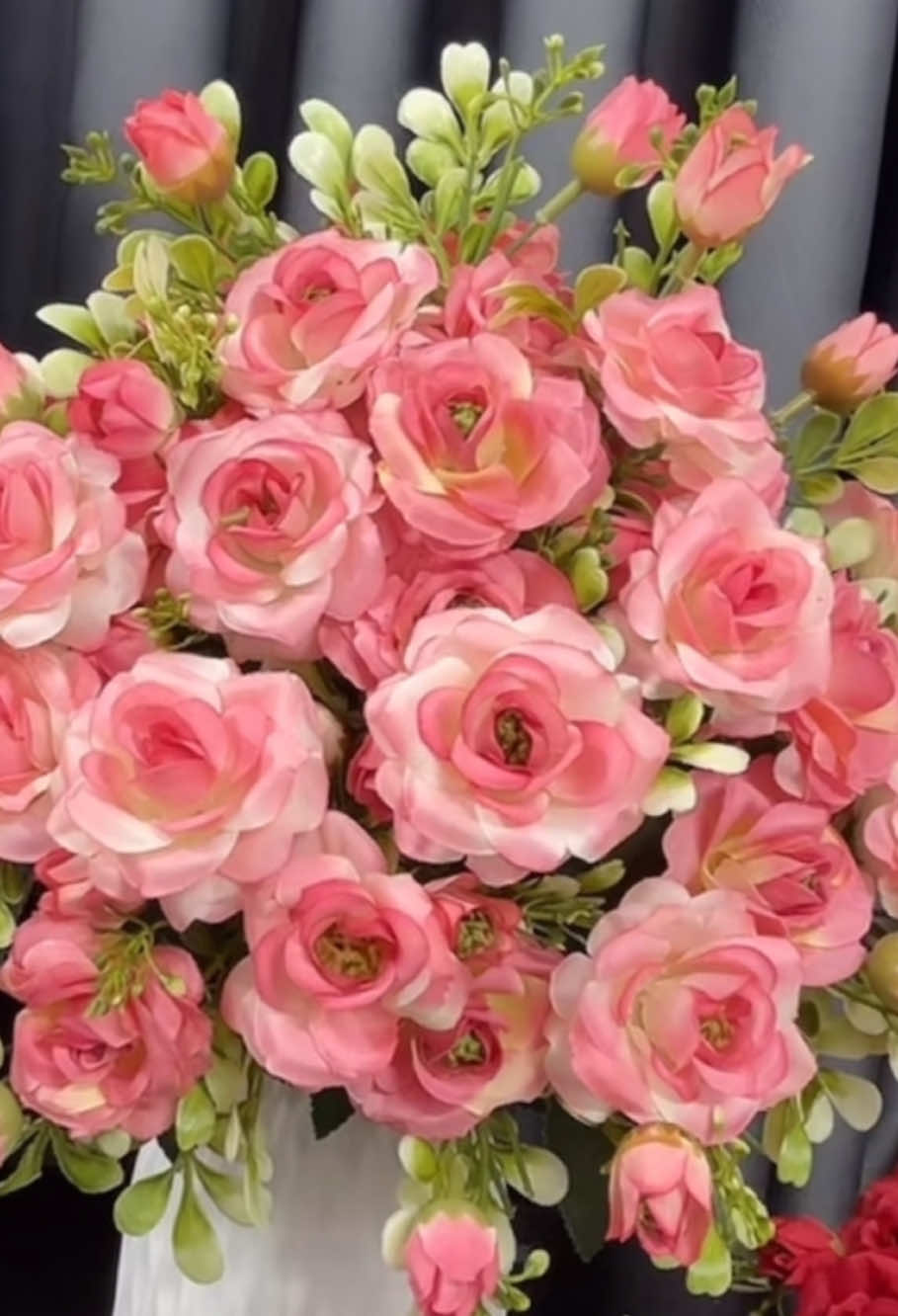 Mua 5 cụm hoa hồng tặng một bình nhựa cứng, Hoa bền màu lâu phai Giá chỉ hơn 100k##binhhoadecor##binhhoa