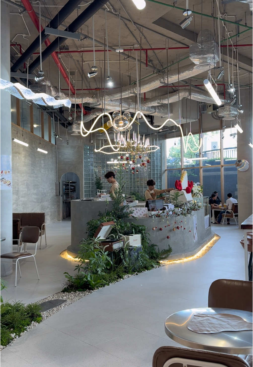 The only cafe i can slide into🛝Sneak Peak New Edel Roastery Lab located inside Chip Mong Sensok Mall☕️✨#robthort #cafehopping #cafehuntingpp #vibes #aesthetic #cafeinphnompenh #edelroasterylab 