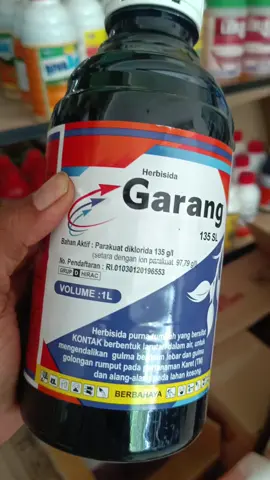 Herbisida GARANG 135 SL dengan bahan efektif untuk membasmi gulma sampai ke akarnya,, Herbisida GARANG 135 SL Gulma dan rumput musnah sampai ke akar #herbisidagarang  #herbisidamurah  #garang135sl 