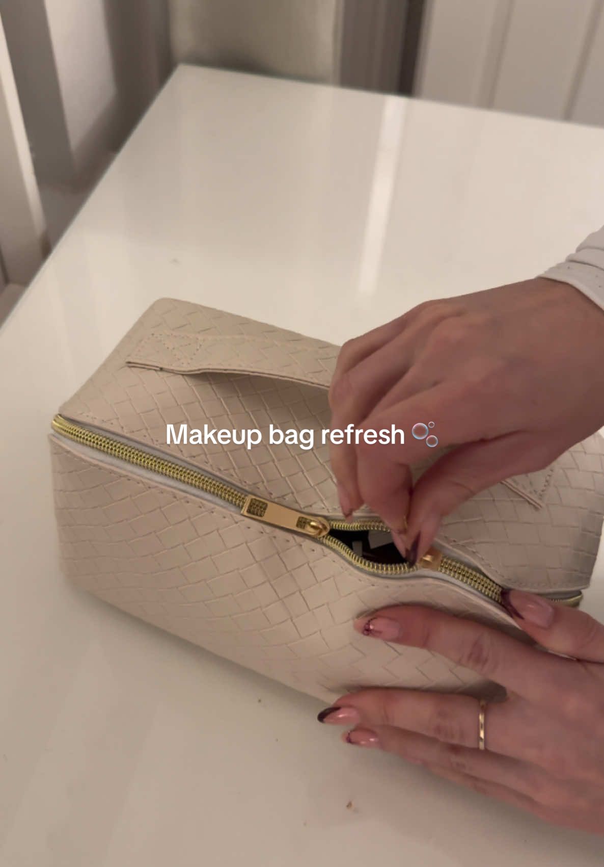 This was sooooo overdue!!!!! All clean and fresh finally 😍🫧 #makeupbag#makeuprefresh#makeup#clean#cleanwithme#organise#organisation 