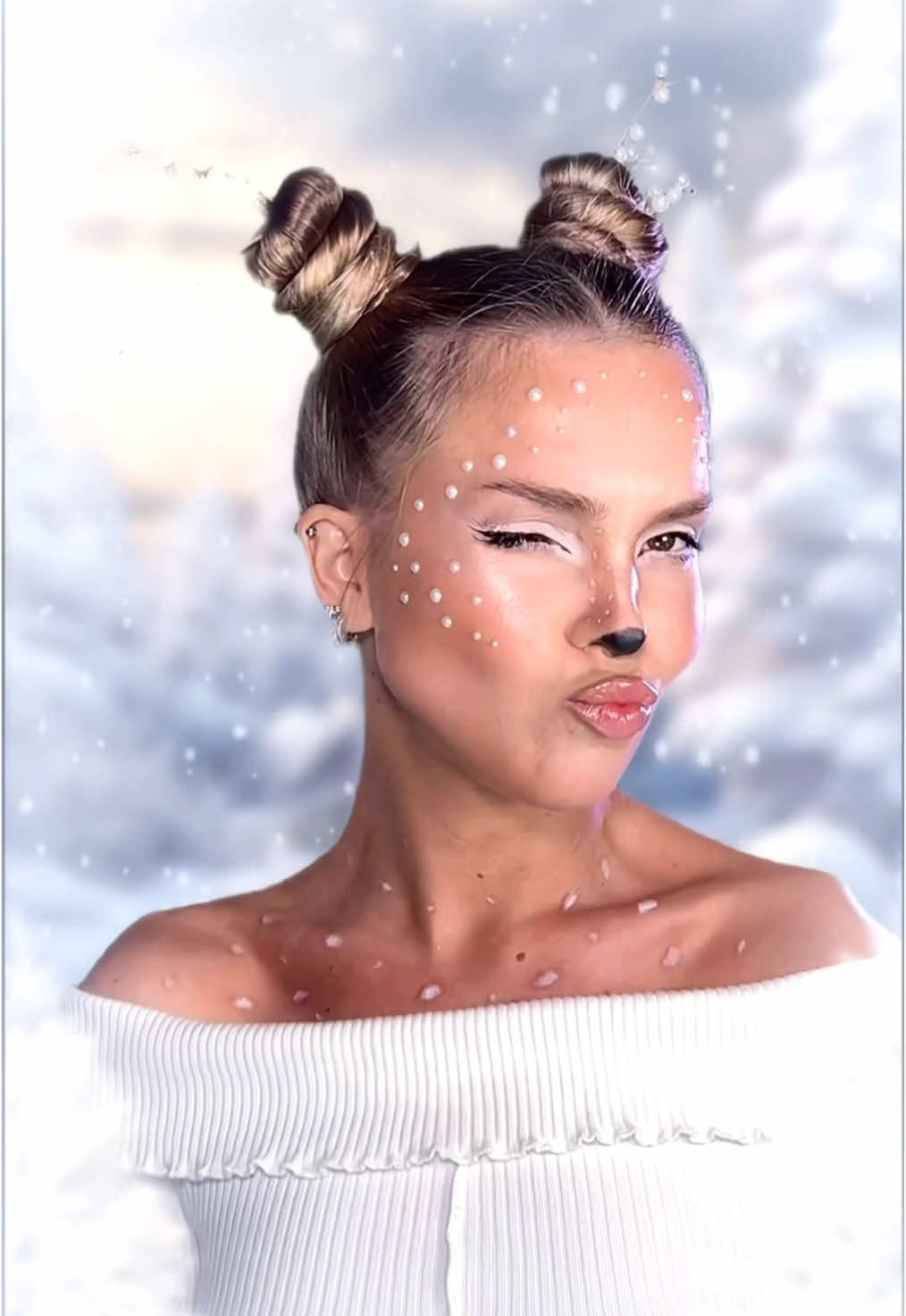 Jingle bells 🔔🎄❄️  #makeup #jinglebells #christmas #Love #transformation #beauty #bambi #perfect #cute #transition #BeautyTok #musik 