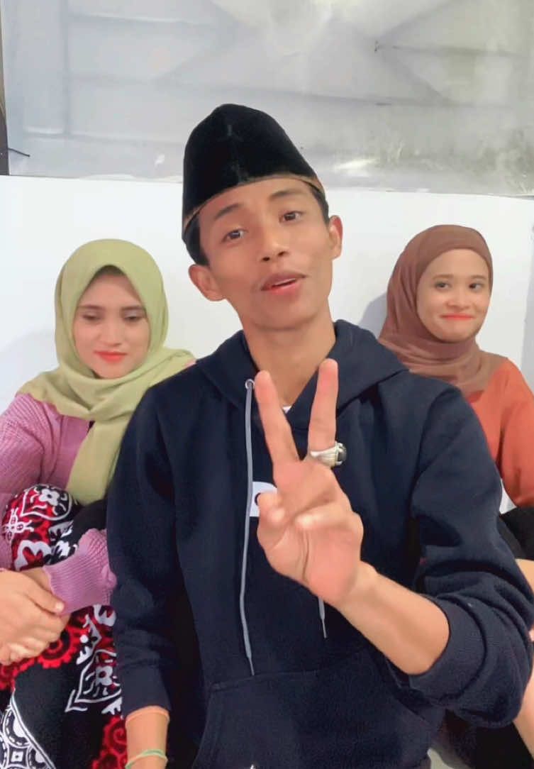 Jangan merajuk @Neng Iinz @Ipa kalau tidak mau ana kawin tiga 🤣  #syamdealova #madutiga  #ahmaddhani 