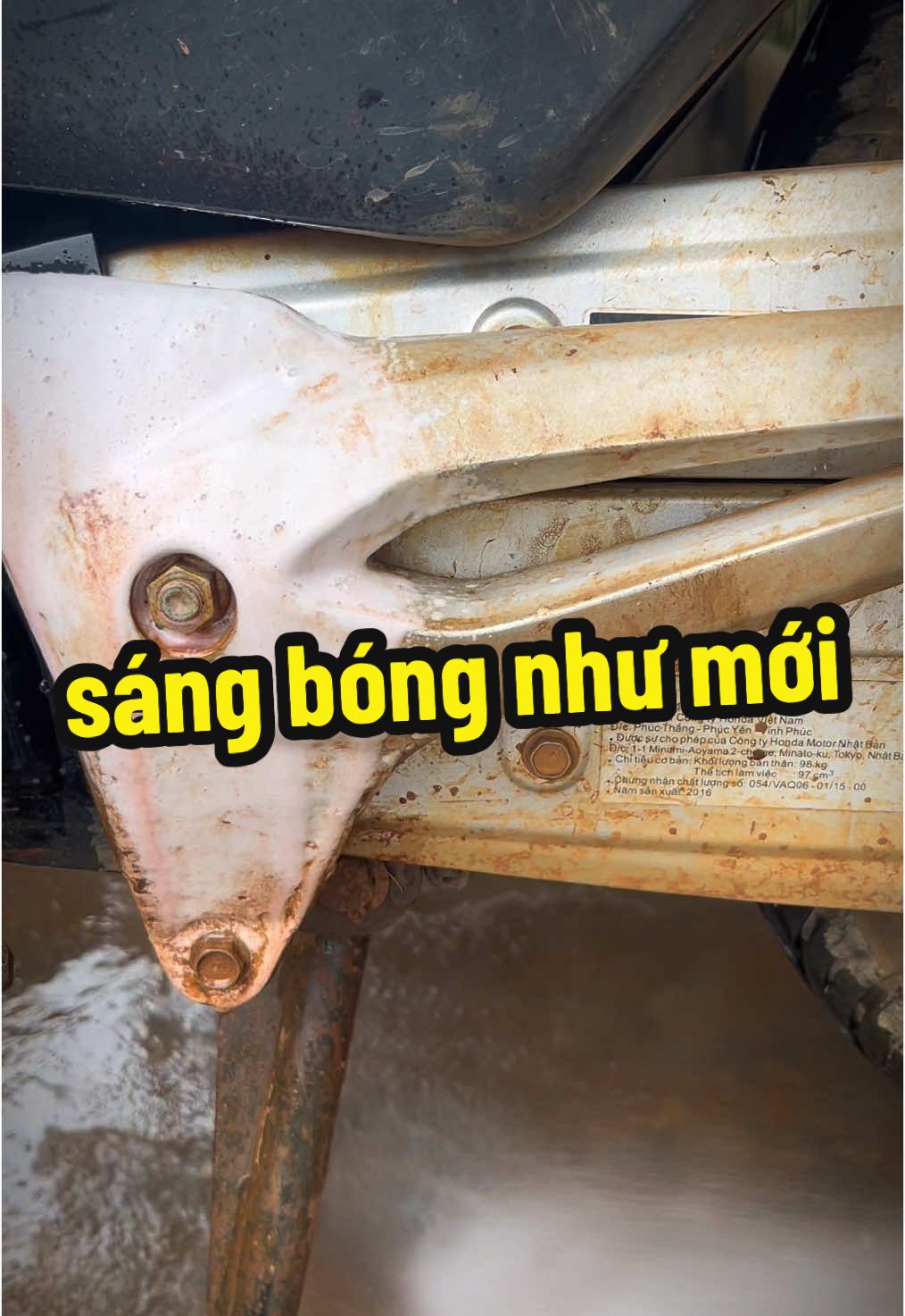 mọi người nên mua dùng thử nhé tẩy sạch lắm ạ #tayruadanang #vesinhxemay #chamsocxe #xuhuong #tungvary3 