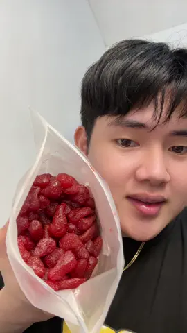 Asim tamis talaga ang strawberry natin #strawberry #driedstrawberry 