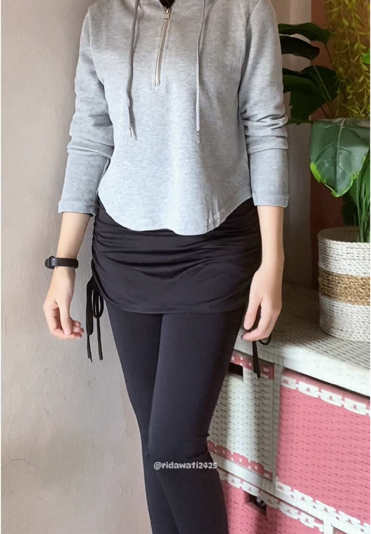 Yg mau liat produknya langsung joint live ya 🫶🏻🎀 #outfitolahraga #ootdolahraga #outfitgym #bajuolahraga #bajugym #celanaolahraga #celanagym #leggingrokolahraga #rokserut 