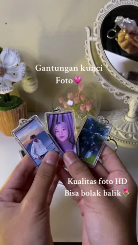 Masih jadi favorit gantungan kunci foto. Bisa jadi ide couple an bareng doi🫶🏻💗 #gantungankuncifoto #gancifoto #gantungankuncicouple #gantungankunciviral 