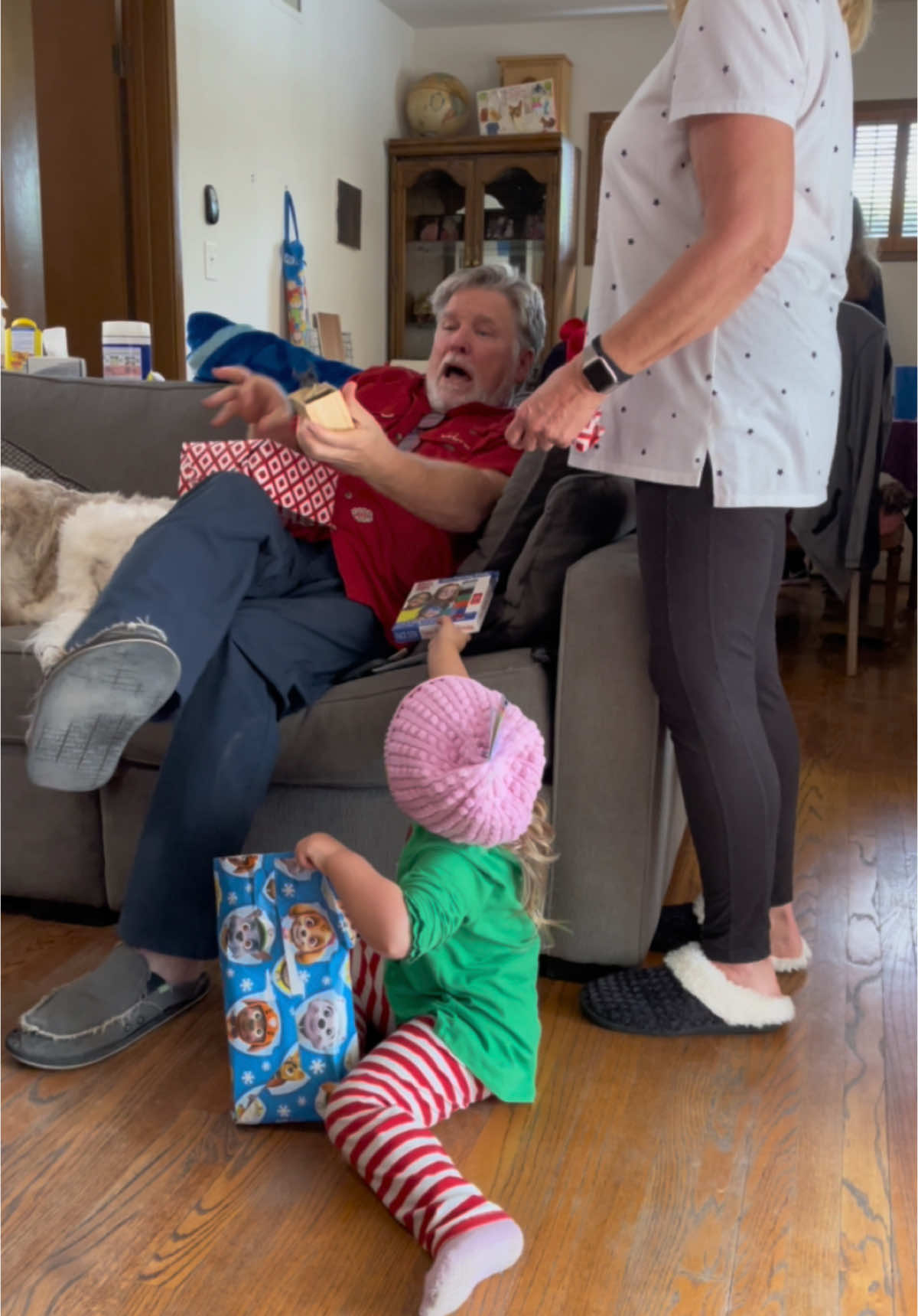 Soul left his body. 🎅🏼 🕷️ Dad gets pranked by fake spider in a box and freaks out. #kidsoftiktok #christmas #prank 