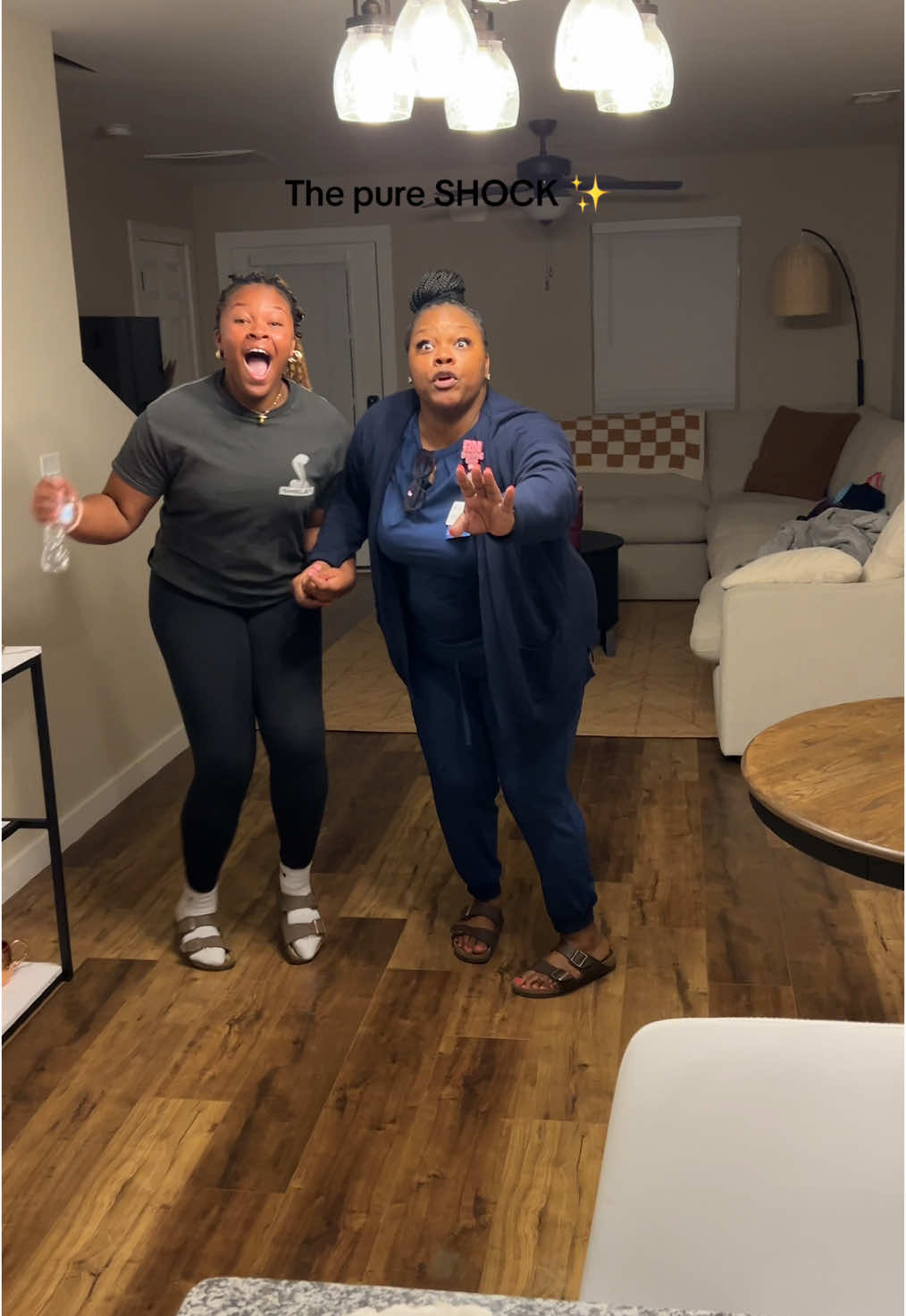 The best surprise and a memory we will never forget 🥺🤍 #babyannouncement #surprise #family #tellingmyfamilyimpregnant #pregnancy #firsttimemom #pregnancyannouncement 