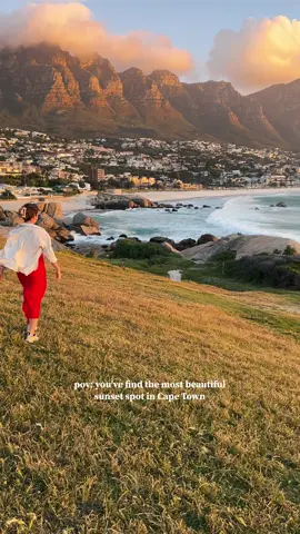 📍location at the end 🌞 South Africa, and Cape Town in particular, offer some of the most amazing sunsets 🥹 there are many places to watch the sunset in Cape Town, but this one is our favourite: here you have an amazing view over the mountains and the ocean  TIP: it can get veryyy windy at Maiden’s Cove. But if not, it is also a great spot to enjoy the sunset with little picnic 🧺  • • • #southafrica #zuidafrika #capetown #kaapstad #maidenscove #sunsetcapetown #sunsets 