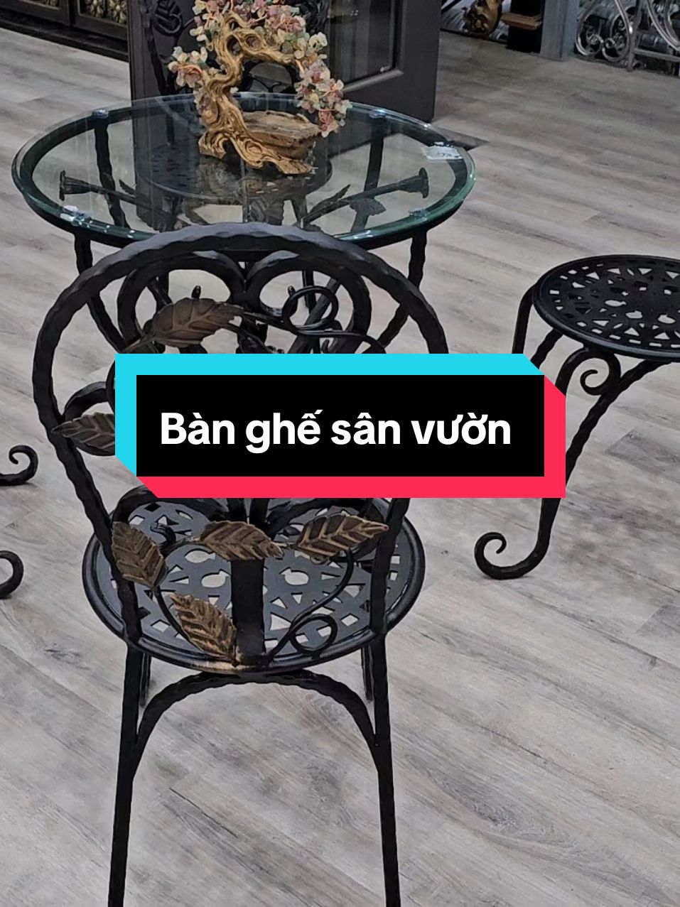 Bàn ghế sân vườn sắt nghệ thuật.