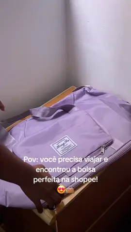 Comprei essa bolsa na shopee e não me arrependo, valeu cada centavo!!! Se você também precisa de uma bolsa bem espaçosa como essa, então comenta aqui em baixo que eu te envio o link. 🫶✨️ #bolsadeviagem #bolsaespaçosa  #bolsashopee 
