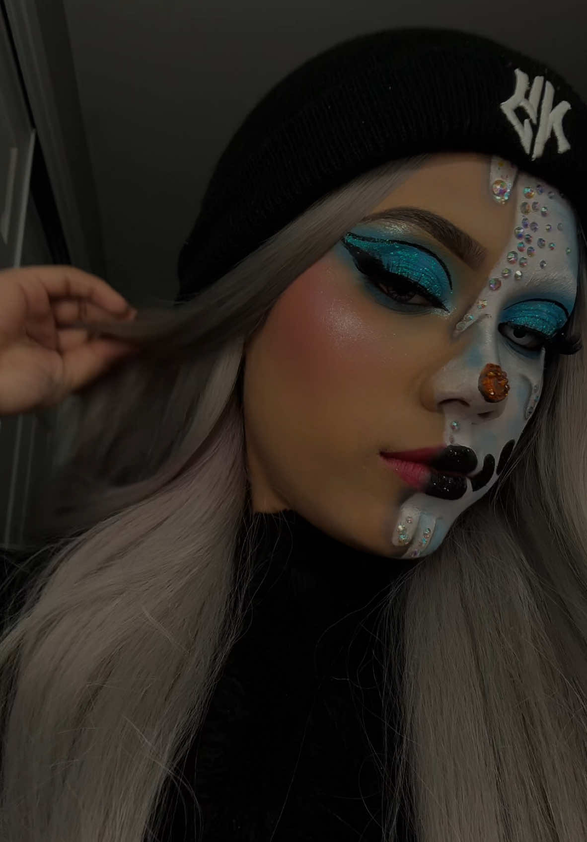 Ayer hice mi primer live guapuras y este fue el resultado😍🩵☃️ @QueenMakeUp & fashion by Desi #muñecodenieve #parati #makeupp #fyp #transition #makeup #navidad2024 #viralvideo #sfxmakeup #brasil #azul #fyy #makeupnavideño 