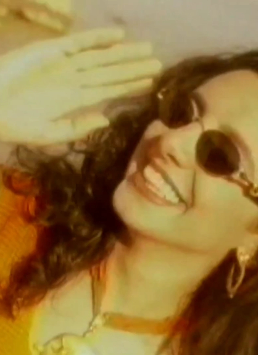 بحبك اقولها للعالم انغام 1995 #اغاني_التسعينات #تلفزيون_الشباب #جيل_الطيبين #انغام #احبك #ذكريات 