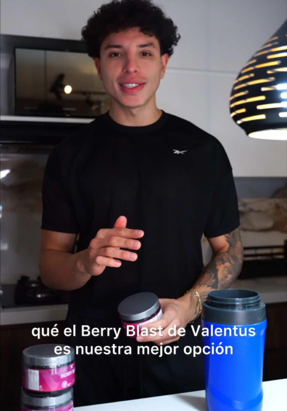 ¡Hidratación inteligente en cualquier momento! 💧🍓  #BerryBlast #HidrataciónTotal #ValentusGlobal #fyp #paratiiiiiiiiiiiiiiiiiiiiiiiiiiiiiii #Fitness #controldepeso #Lifestyle #motivation #gym 