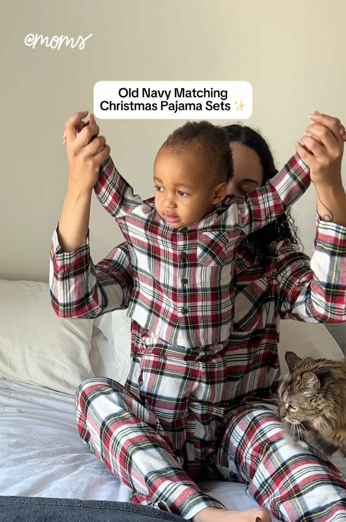 ‘Tis the season for cozy moments and matching PJs✨Shop the sale at the link in our bio and grab yours before they’re gone! @purewow @moms_purewow may earn commission through links on our social. #mom #christmas #matchingpjs #family #christmaspajamas #christmasgifts 