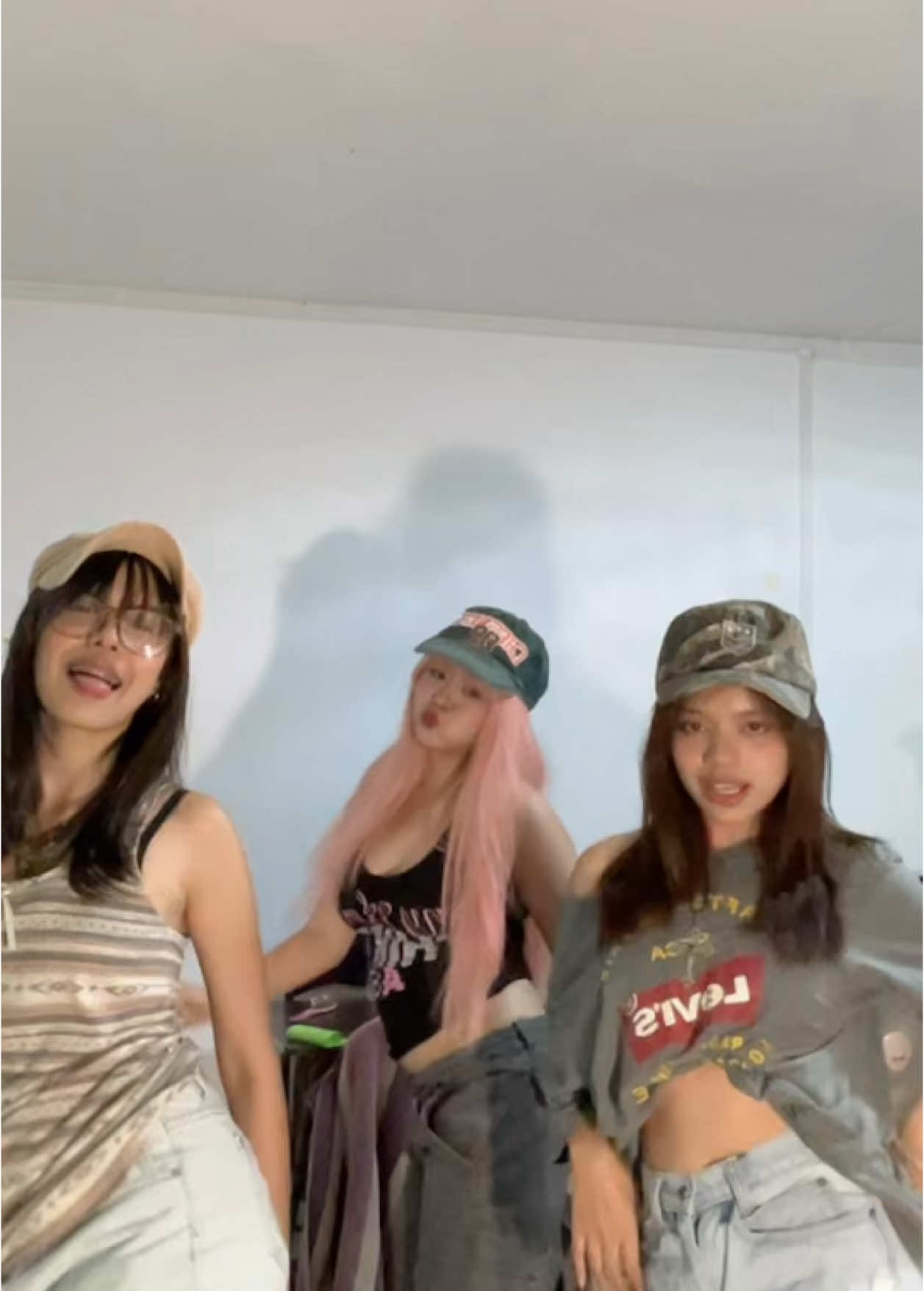 รวมตัวผู้ใช้ปราณสะโพก  #fyp #viral #fakebody #ฟีด  @ซุ้ดกาดิ้ก @Wiwirunrun 