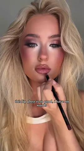 this shade 😍 products used: lip liner ‘malt’ lip gloss ‘dusty rose’ @Anastasia Beverly Hills 