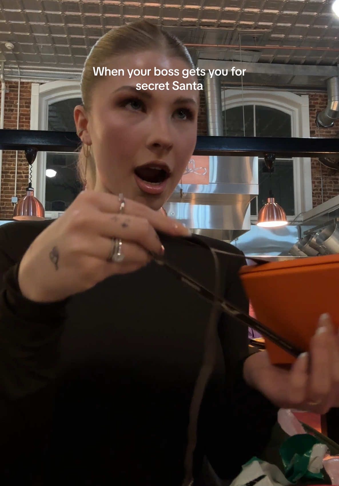 Unboxing??? #unboxing #luxuryunboxing #gift #secretsanta 