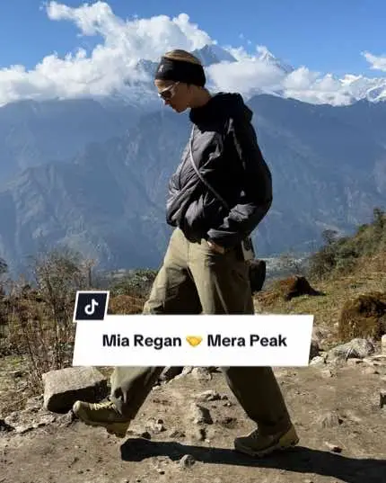 📷  Throwback to when @mimimoocher took on her first Nepalese Summit last month, wearing her favourite On outdoor pieces #DreamOn #Hiking #fyp #miaregan