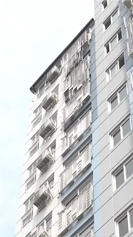 Incredible escape balcony, a high-rise fire, turned into an escape staircase within 10 seconds #escapestaircase #escape #high-risefire #mechanicaldesign #firesafety