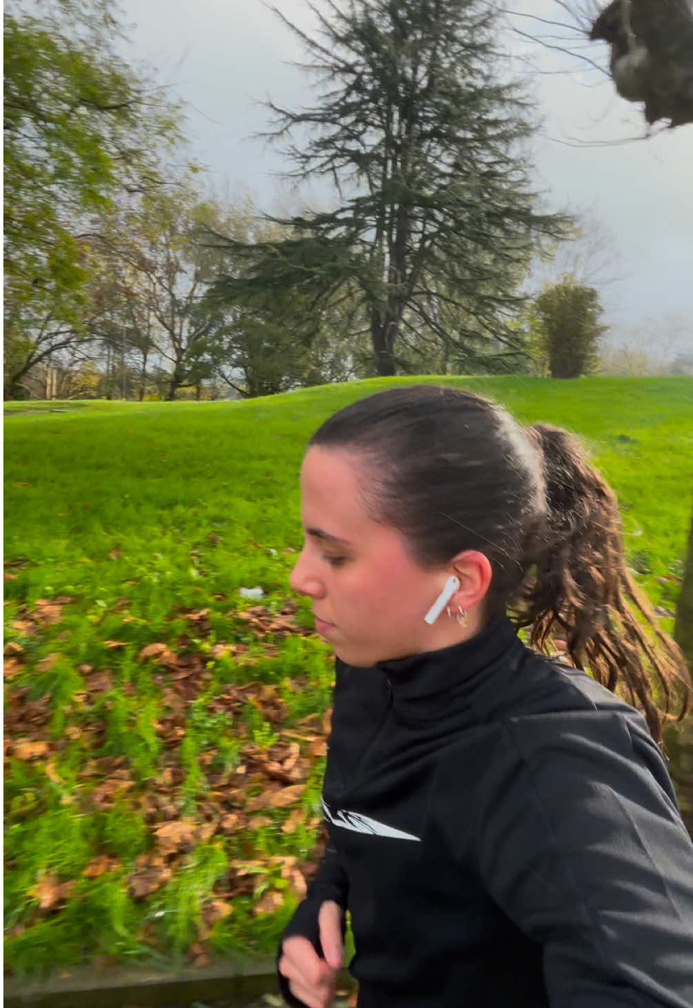 Día 10 del primer intento de preparar una media maratón⛈️☔️ Easy Run 40’ zona 1 pasado por agua ☃️  #fyp #parati #runtok #girlrunner #runnerthings #runningera #runnerinspo #runningmotivation #beginnerrunner #runnergirls #slowrunner #Running #runnersoftiktok #runforfun  #runnerthings #runners #adidas #adidasultraboost5 #adidasultraboost #mediamaraton #halfmarathon #runningjourney #runningchallenge 