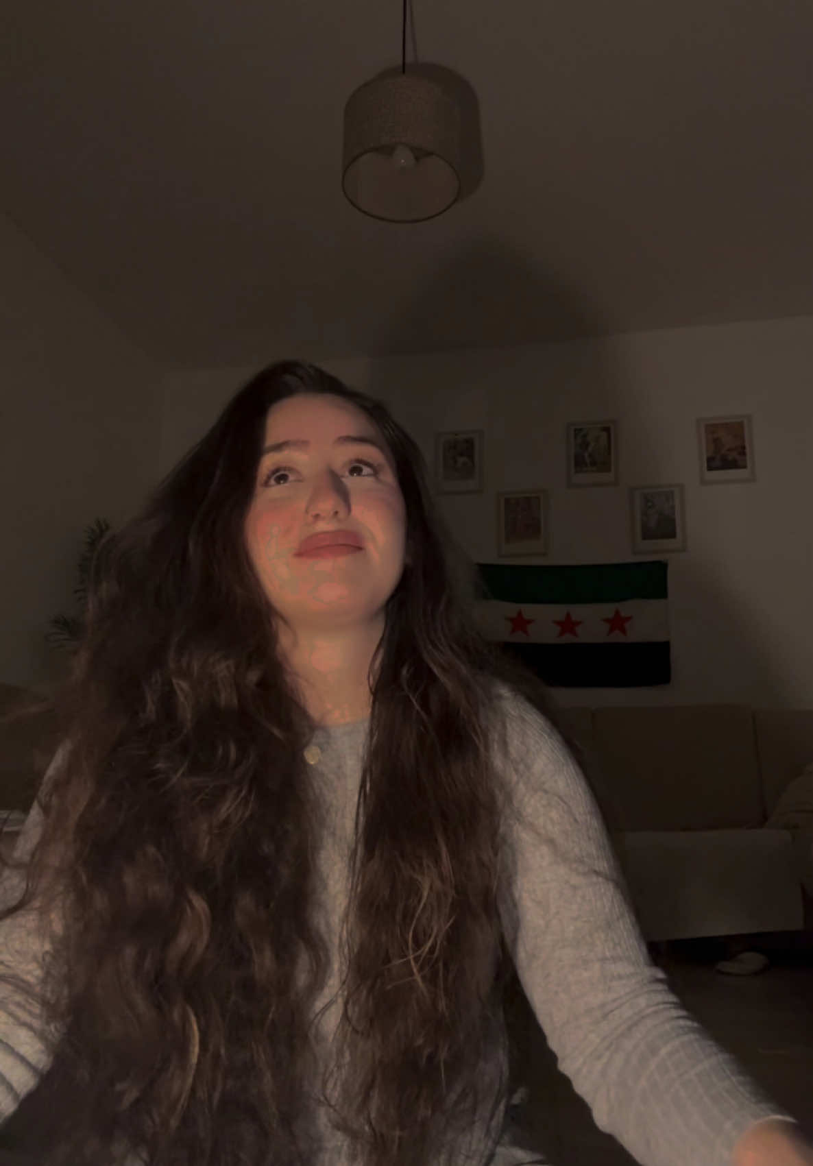 للتذكير بهذا الشاعر والموسيقي الرائع سميح شقير الذي عشعشت اغانيه الثورجية جميع اجزاء قلوبنا و دخلت تحت جلودنا منذ البداية ، والآن ها نحن نرددها مجددا ونحتفل بحريتنا على سماع موسيقاه #ياحيف #موسيقى #سميح_شقير_الثورة_السورية #الثورةالسورية #حرية #سوريا #ستوريات #اغاني #شعر #هاشتاق #fyppppppppppppppppppppppp #foryou #viral_video #fypシ゚ #trending #explore #الشعب_الصيني_ماله_حل😂😂 #اكسبلور #اكسبلوررررر 
