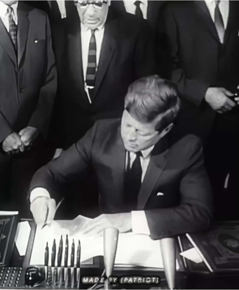 “Sigma Sigma on the wall”. || #jfk #fyp #viral #patriot🇺🇸🇺🇸 #patriot🇺🇸🇺🇸 #usa #vsp #republicans #democrats #patriotism #kennedy #jfkedit #jfkisnumber1 #history #edit #politicstiktok #americanboyforpresident (original content) (everything is fake)