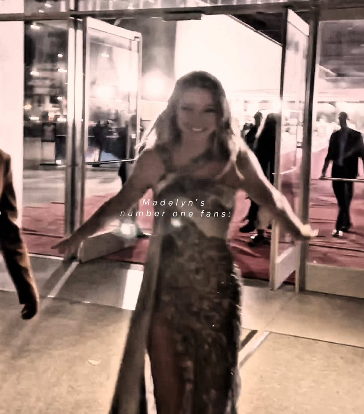 theyre her biggest supporters and you can tell🥹 #obx4 #outerbanks #obx #madelyncline #madelynclineedit #drewstarkey #madisonbailey #trendiing #fyp #foruyou 