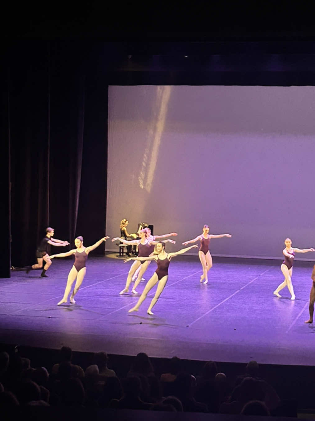 Une magnifique soirée en amoureux 🩰⭐️🎀🤩#pourtoi #fyp #ballet @Mosa Ballet School 