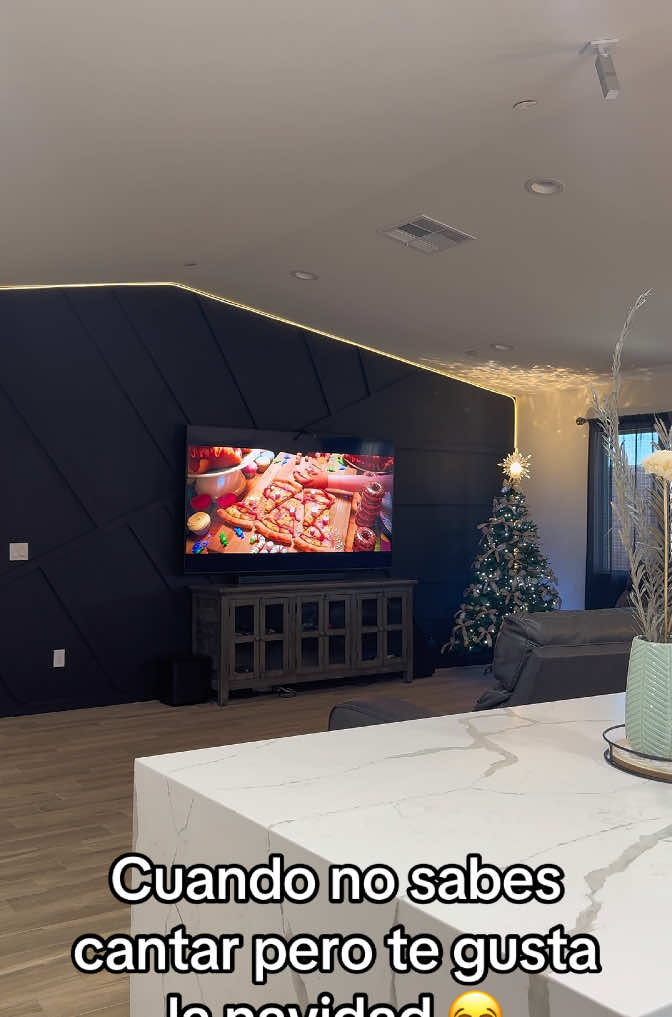 Feliz navidad 😂😂 #luisrconriquez #trakashdsptm #navidadentiktok #funnyvideo #memestiktok #humor #humortiktok #funnyholidays #fyp 