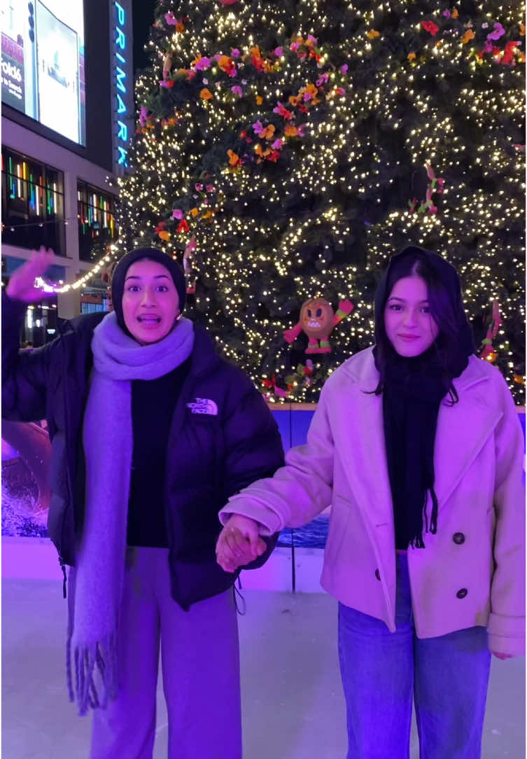 flat ice skate😍⛸️🫀❄️ #fyp #christmasvibes #london #flatmates #university 