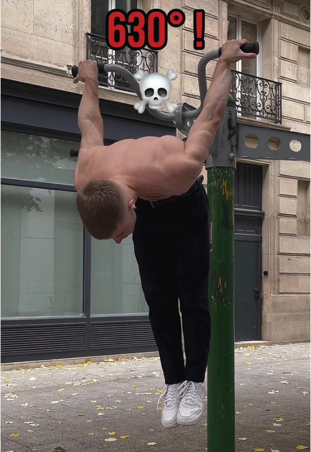 Real or edited ? The answer : of course it's real 😁 If I can't make infinite turns, it's only because my wrists get stuck and can't continue the movement (the bar can't move either) By the way, if you're hoping to finally manage to become more flexible after all these years... I've put my stretching routine in my bio, accessible for all levels and with no equipment required ✅ I'll let you go to my profile and click on the link to discover it right now ! #flexibility #mobility #stretching #supple #stretch #stretches #yoga #pain #health #gym #wtf #gymnastics #training #workout #calisthenics #exercise #amazing #bodyweight #streetworkout #shoulders #dislocation #shoulderdislocation #manga #anime #physique