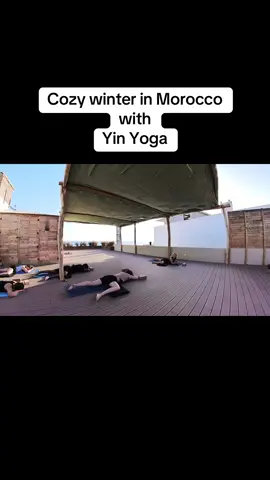 cozy winter in morocco ! Doing Yin Yoga on a roof terrace✨ Do you get Christmas feelings when you're somewhere other than home for Christmas?❤️‍🩹 #creatorsearchinsights  #cozychristmas #christmasvibes #pilatesvibes #pilatesinstructor #pilatesguide  #Yoga #yogaübungen #yogafüranfänger #yogastretches #yogapose #morningyoga #yogaflexibility #yogaoutfit #yogababes #yogagirls #yogagirlsoftiktok #yogapositions #yogainspiration #yogainstructor