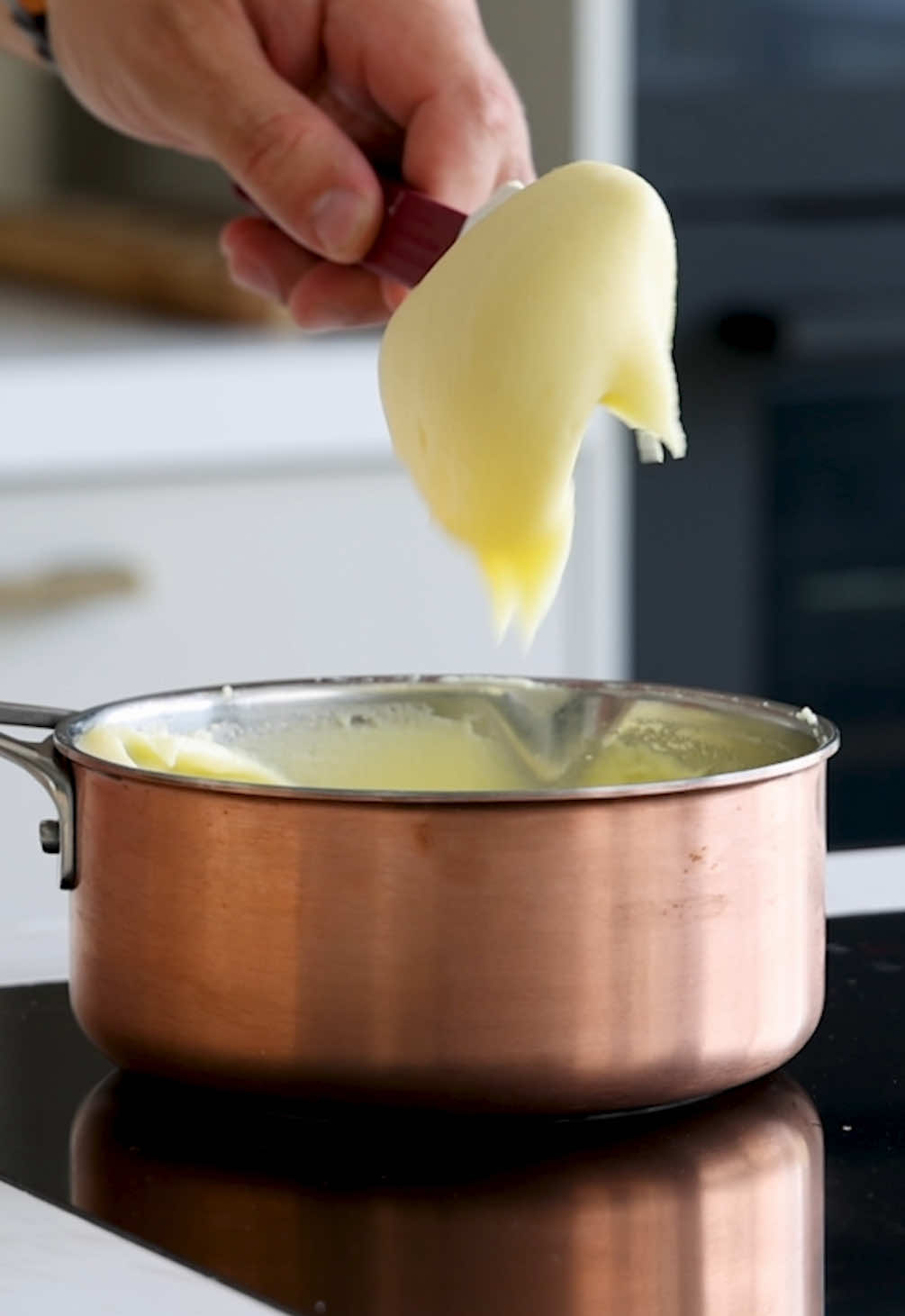 With the holiday season coming up it’s always a good idea to have a couple nice classic potato recipes! 🥔 Here’s my top 3 and we start with a potato puree 🔥 Find a written recipe on my website www.julescooking.com 👌🏼 Have a great day everyone! #julescooking #Recipe