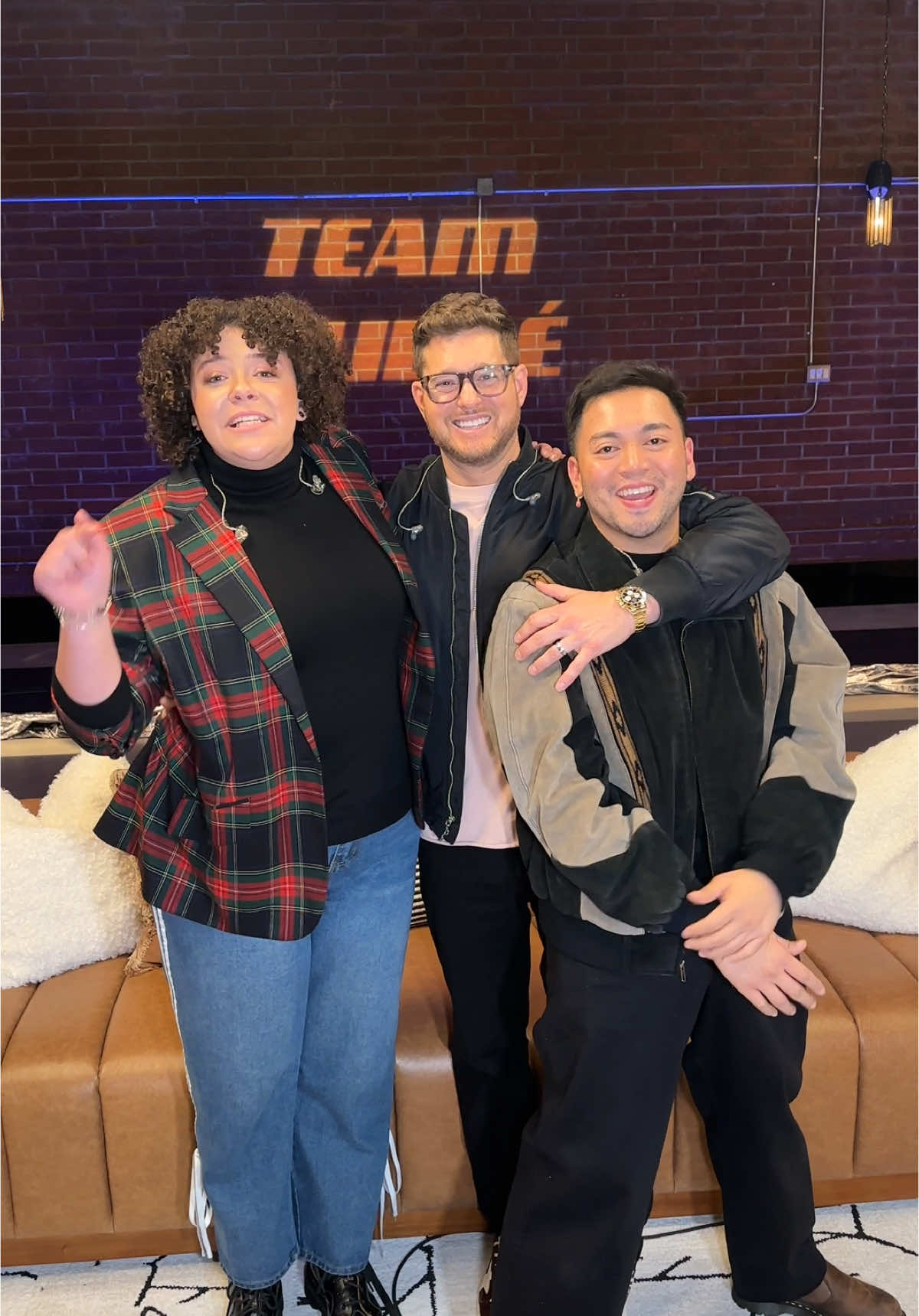 As much as this is a Shye and Sofronio appreciation post it’s also a shoutout to each and every one of you who voted for Team Bublé. We love you, we thank you and we claim you as official members of the smootchie-wootchie club. ❤️  Get ready to vote again tonight on the Voice app or throigh the link in my bio! #TeamBublé @sofroniovasquez @NBC's The Voice @✨Shye✨ 