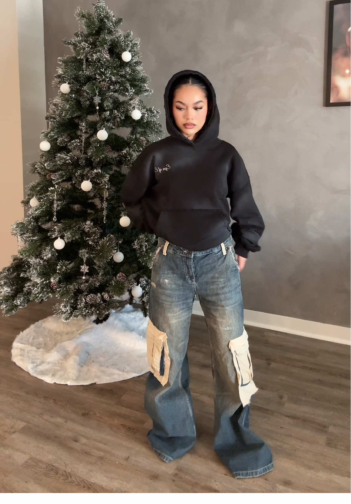 Bye i didnt realize my mans slides look big 😭😭 #outfitideas #jeans #outfit #fashion 