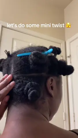 Who told me to do minnie twist at 10 pm , idk 🥲#creatorsearchinsights #fyp #natiralhairtiktok #blackgirlmagic 