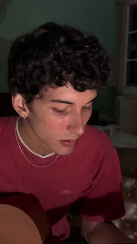 Entre todas as modas caipiras que eu ouvia quando criança graças ao meu avô e tio, essa aqui sempre foi a mais misteriosa e triste.  A gravação original, na voz de Cascatinha e Inhana tem uma sonoridade que traz melancolia demais.  É lindo Hoje em dia, com minha cabeça analítica, penso em como essa música descreve uma parte da mistura que também faz parte da minha história, a história dos europeus e dos povos indígenas, tão presentes aqui na região de Botucatu, que tem tupi até no nome.  Pra além disso, é impossível cantar essa música sem lembrar do radinho do meu vô e da voz dele cantarolando a letra. 