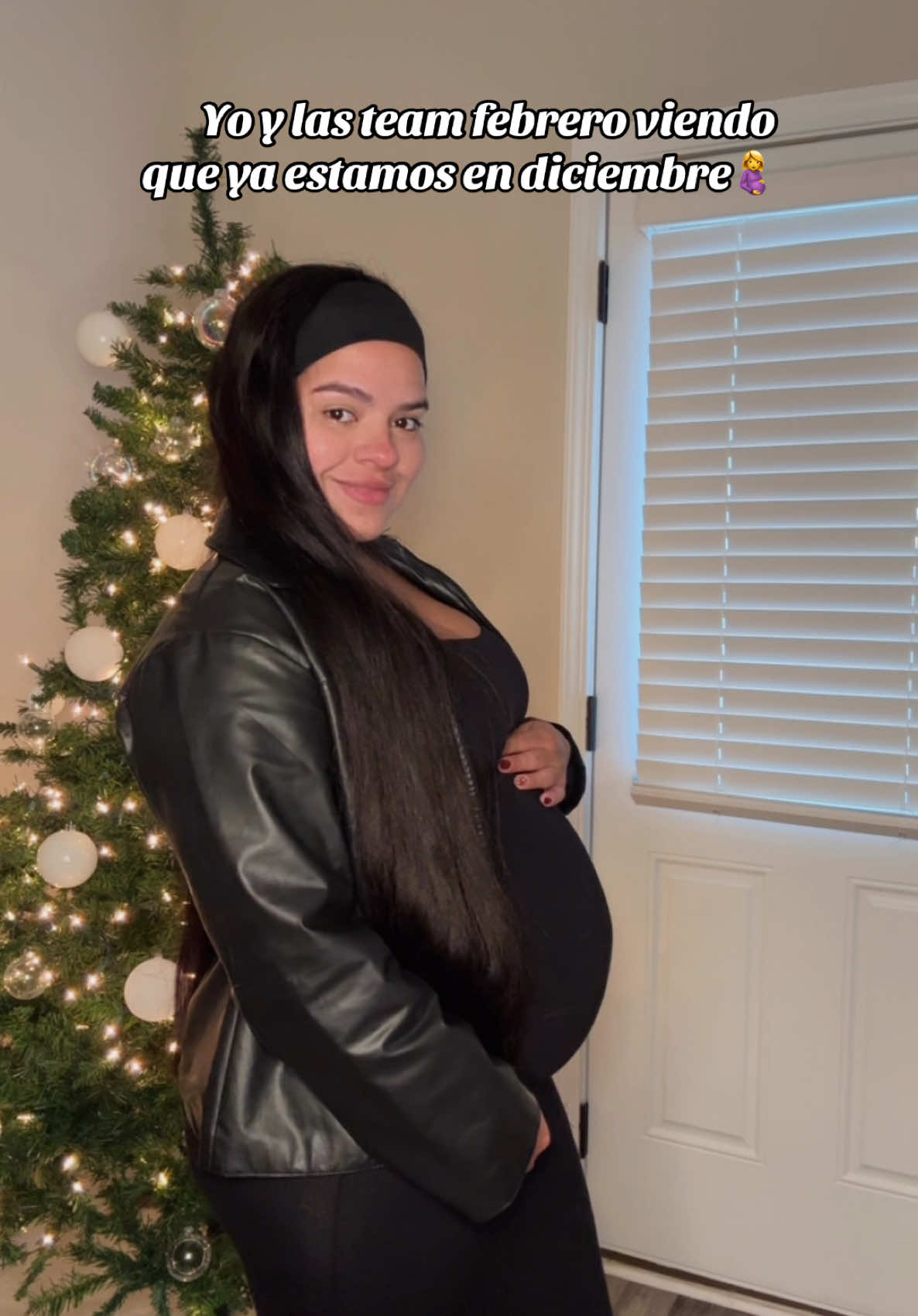 La presion se siente 😐😂🤰 #fyp #foryou #viral #fypシ #pregnant #pregnancy #pregnantlife #embarazofeliz #embarazada #embarazosaludable #embarazotiktok #broma #humor #prank #usa #navidad 