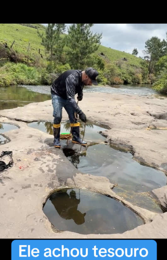 Ele encontrou um valor formidável do tesouro no fundo do buraco da cachoeira - parte 2