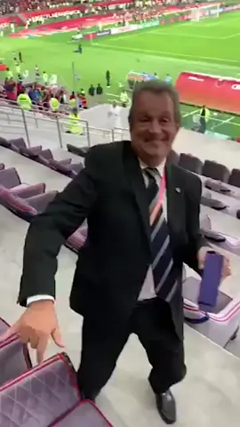 BAP eleito presidente do Flamengo 🔴⚫ Luiz Eduardo Baptista, o BAP, venceu as eleições do Flamengo com 1.731 votos, liderando a Chapa Azul (Raça, Amor e Paixão). Ele comandará o clube de 2025 a 2027 ao lado de Flávio Willeman como vice. A Chapa Roxa, de Rodrigo Dunshee, apoiada por Rodolfo Landim, teve 1.166 votos. BAP promete profissionalizar o futebol e estruturar a gestão com foco no DNA rubro-negro. A Nação aguarda os próximos passos desta nova era! #Flamengo #BAP #EleiçõesFlamengo #NaçãoRubroNegra  🏆🔥 #Flamengo #Mengão #RodrigoDunshee #NovaEra #NaçãoRubroNegra #landim #bap #eleição #mengo #mengao #noticia 