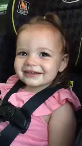 Toddlers struggle to pronounce words 😂😂😂 #toddlers #funnytoddlers #toddlerspronouncingwords #cutetoddlers #funny #funnytiktok #trynottolaugh #fyp 