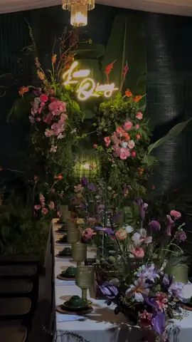 Cập nhật gia tiên tone xanh cho dâu rể team nhà Lan Lan Event & Awedding cùng tham khảo Team nhà em tư vấn siêu nhiệt tình lại còn ý tưởng siêu VIP nữa chớ dâu ơi 𝐆𝐢𝐨̛́𝐢 𝐭𝐡𝐢𝐞̣̂𝐮 𝐋𝐚𝐧 𝐋𝐚𝐧 𝐄𝐯𝐞𝐧𝐭 𝐯𝐚̀ 𝐀𝐰𝐞𝐝𝐝𝐢𝐧𝐠 𝐋𝐚𝐧 𝐋𝐚𝐧 𝐄𝐯𝐞𝐧𝐭 – 𝐓𝐨̂̉ 𝐜𝐡𝐮̛́𝐜 𝐭𝐢𝐞̣̂𝐜 𝐜𝐮̛𝐨̛́𝐢 𝐯𝐚̀ 𝐬𝐮̛̣ 𝐤𝐢𝐞̣̂𝐧 𝐜𝐡𝐮𝐲𝐞̂𝐧 𝐧𝐠𝐡𝐢𝐞̣̂𝐩 𝐋𝐚𝐧 𝐋𝐚𝐧 𝐄𝐯𝐞𝐧𝐭 𝐜𝐡𝐮𝐲𝐞̂𝐧: - Tiệc cưới hoàn hảo: Tổ chức lễ cưới, đính hôn, tân hôn, vu quy, lễ vows, ngoài trời, tiệc cưới sang trọng, cao cấp.  - Sự kiện doanh nghiệp: Hội nghị, hội thảo, gala dinner, tiệc cuối năm, kỷ niệm, khai trương, động thổ. - Tiệc chiêu đãi: Tiệc sinh nhật, tiệc gia đình, tiệc kỷ niệm. 𝐀𝐰𝐞𝐝𝐝𝐢𝐧𝐠 – 𝐓𝐡𝐢𝐞̂́𝐭 𝐤𝐞̂́ 𝐭𝐫𝐚𝐧𝐠 𝐭𝐫𝐢́ 𝐭𝐢𝐞̣̂𝐜 𝐜𝐮̛𝐨̛́𝐢 𝐀𝐰𝐞𝐝𝐝𝐢𝐧𝐠 𝐧𝐨̂̉𝐢 𝐛𝐚̣̂𝐭 𝐯𝐨̛́𝐢: - Trang trí tiệc cưới: Sân khấu, lối đi, bàn tiệc, backdrop chụp hình, photo booth, bàn gallery, trần sảnh tiệc, rạp sự kiện.  - Thiết kế riêng: Lên ý tưởng cùng dâu rể, gợi ý những phong cách phù hợp với mong muốn riêng của từng dâu rể.  - Trang trí sự kiện: Phong cách đa dạng, hiện đại - Dịch vụ tùy chỉnh: Thiết kế độc đáo theo yêu cầu. 𝐋𝐢𝐞̂𝐧 𝐡𝐞̣̂ 𝐯𝐨̛́𝐢 𝐜𝐡𝐮́𝐧𝐠 𝐦𝐢̀𝐧𝐡 𝐧𝐡𝐞́ Biến ngày đặc biệt của bạn thành hiện thực với dịch vụ chuyên nghiệp từ Lan Lan Event và Awedding. Lan Lan Event  📞Hotline: 096 787 28 72 - 0966 501 612 🥰 Phản ánh chất lượng: 0909 099 899 🌐Website: lanlanevent.vn #LanLanEvent #Awedding #TổChứcTiệcCưới #TrangTríTiệcCưới #SựKiệnDoanhNghiệp #TiệcChiêuĐãi #TrangTríSựKiện #TiệcCướiNgoàiTrời #HộiNghị #GalaDinner #DịchVutiecchieudai #DichVuNauAn #ToChucTiecTronGoi #UuDaiDacBiet #TiecHoanHao #TiệcTrọnVẹn