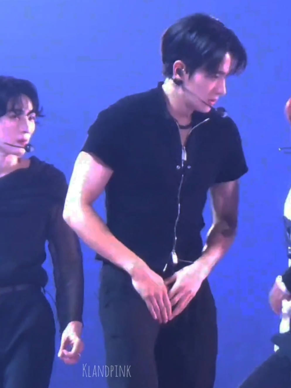 Even his pants.. but he is very professional * a little shy #hyunjae #theboyz #fancam 