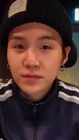 coba dengerin guys? gue dengarnya doi bilang saranghae♥️🤭😂#minyoongi #suga #agustd #bts 